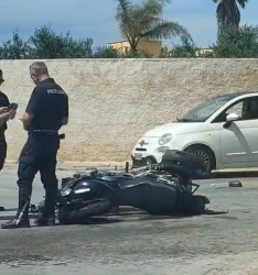 https://www.tp24.it/immagini_articoli/27-04-2026/marsala-violento-scontro-tra-moto-e-auto-uomo-in-prognosi-riservata-250.jpg