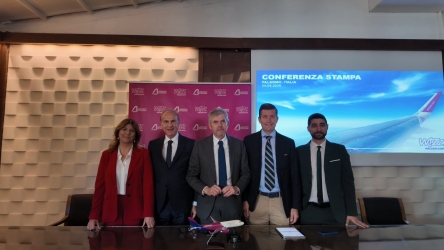https://www.tp24.it/immagini_articoli/27-04-2026/wizz-air-cresce-a-palermo-terzo-aereo-e-sei-nuove-rotte-tra-europa-e-nord-africa-250.jpg