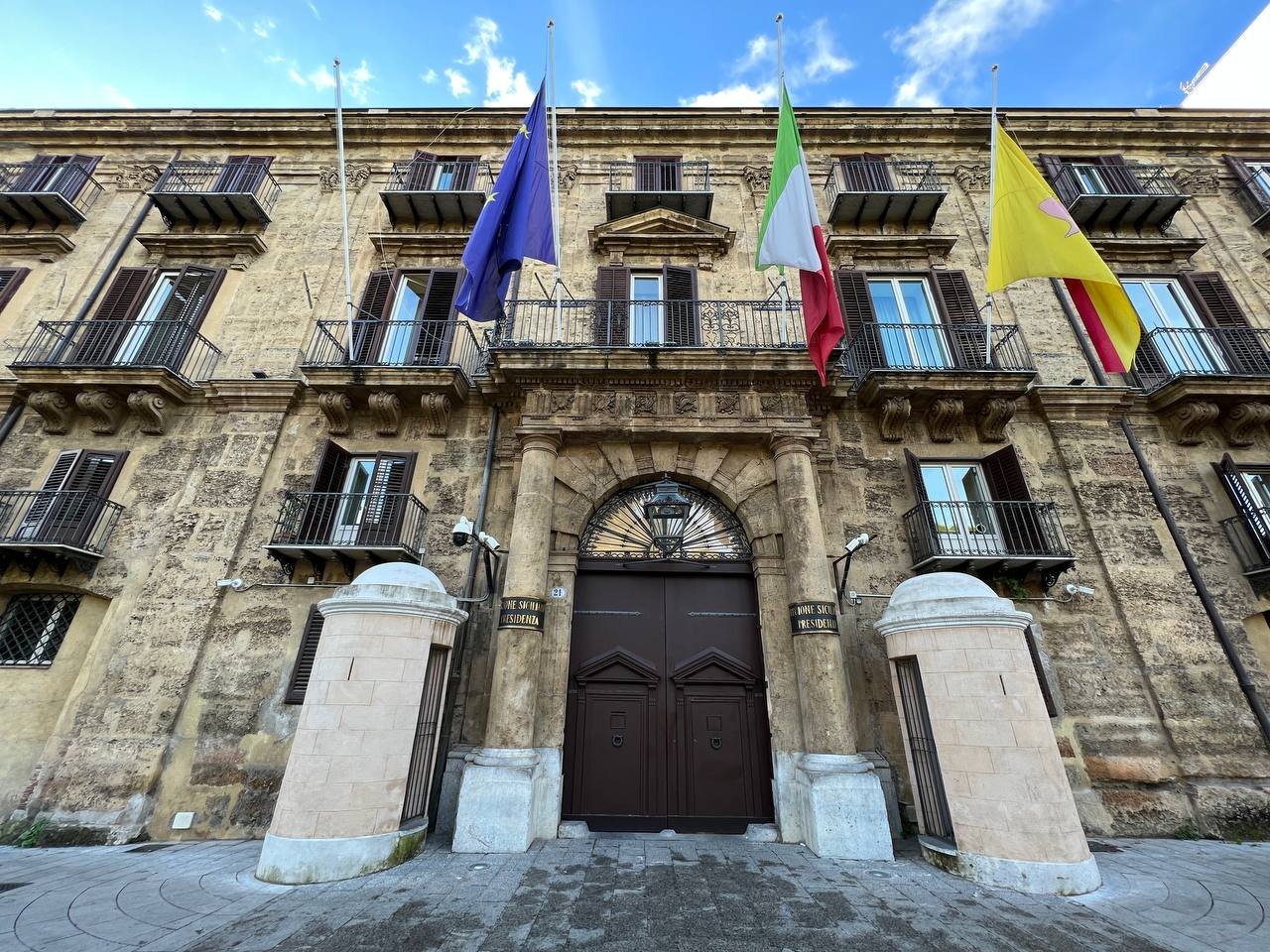https://www.tp24.it/immagini_articoli/27-05-2026/1779902033-0-acqua-il-governo-schifani-vara-la-riforma-del-servizio-idrico-in-sicilia.jpg