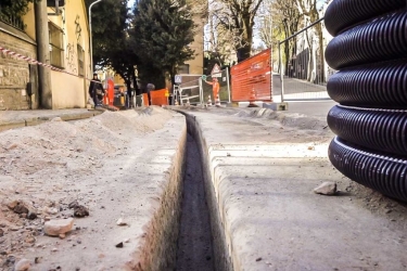 https://www.tp24.it/immagini_articoli/27-05-2026/acqua-contaminata-a-trapani-con-la-sega-a-nastro-tagliavano-anche-i-tubi-250.jpg