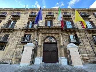 https://www.tp24.it/immagini_articoli/27-05-2026/acqua-il-governo-schifani-vara-la-riforma-del-servizio-idrico-in-sicilia-250.jpg