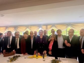 https://www.tp24.it/immagini_articoli/27-05-2026/marsala-boccia-i-papi-stranieri-il-centrodestra-si-sgretola-e-non-stoppa-tranchida-250.jpg