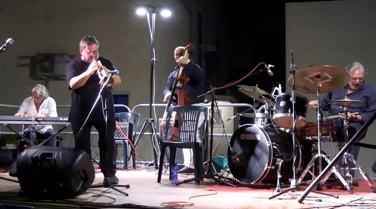 https://www.tp24.it/immagini_articoli/27-08-2025/1756278468-0-il-jazz-accende-marettimo-successo-per-il-debutto-del-marettimo-jazz-quartet.jpg