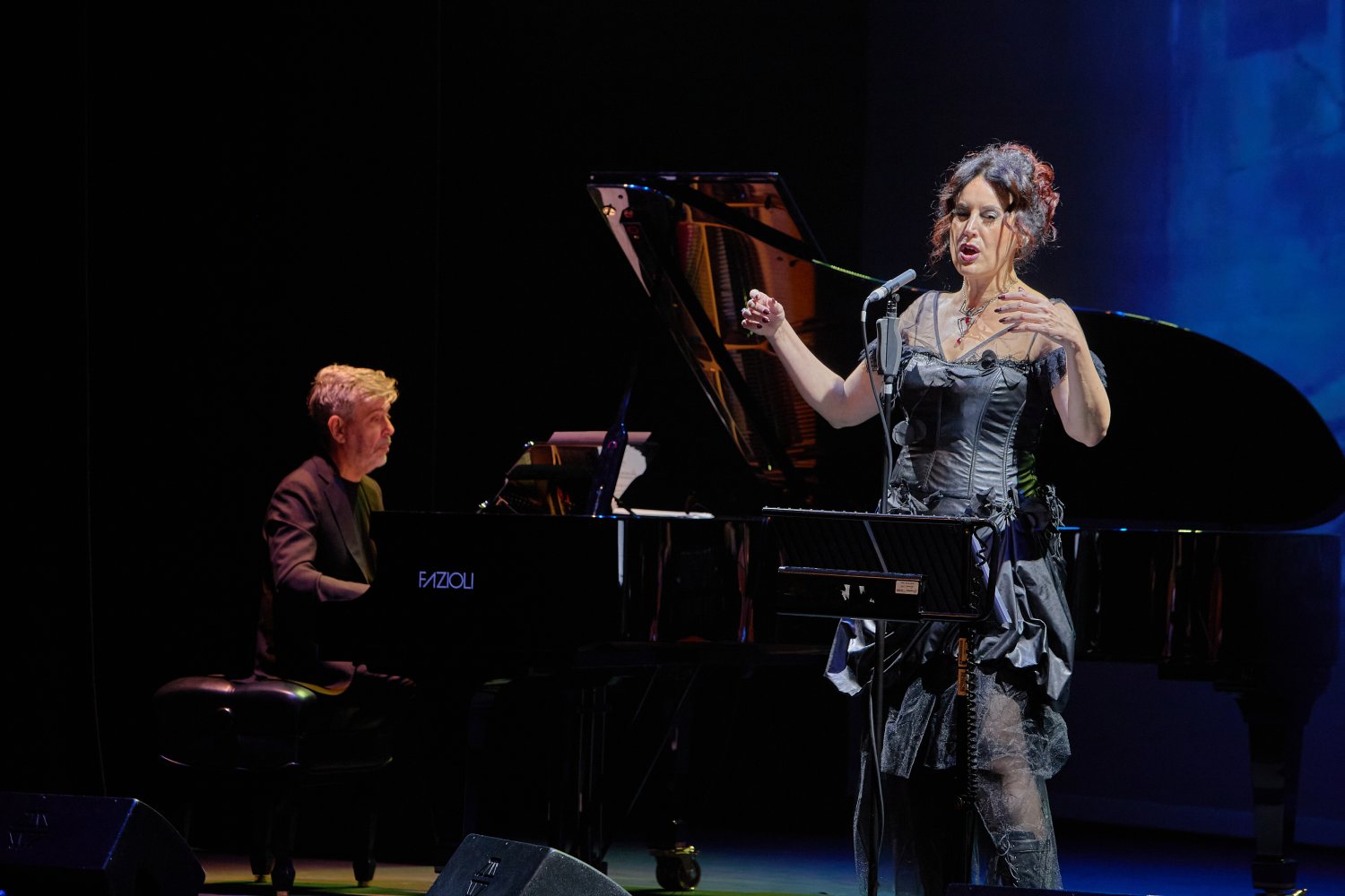 https://www.tp24.it/immagini_articoli/27-08-2026/1787824270-0-lullaby-incanta-il-tour-siciliano-di-luciana-di-bella-e-massimiliano-pace-fa-tappa-a-selinunte.jpg