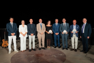 https://www.tp24.it/immagini_articoli/27-08-2026/custonaci-il-premio-riviera-dei-marmi-va-ad-armao-bongiorno-mangia-e-terranova-250.jpg