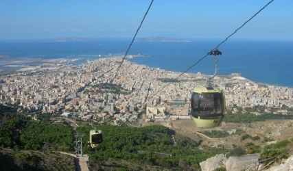https://www.tp24.it/immagini_articoli/27-09-2026/erice-lavori-alle-cabine-della-funivia-impianto-fermo-il-28-29-settembre-e-5-ottobre-250.jpg