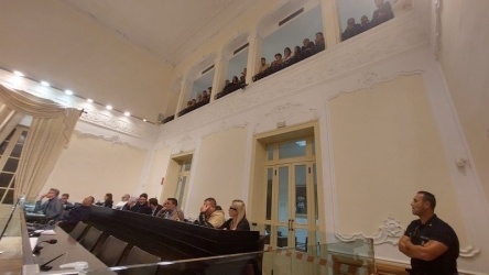 https://www.tp24.it/immagini_articoli/27-09-2026/trapani-oggi-torna-il-teatrino-del-consiglio-sulle-decadenze-250.jpg