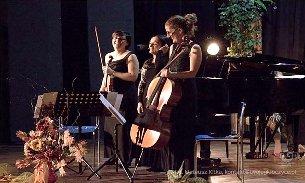 https://www.tp24.it/immagini_articoli/27-11-2025/1764237781-0-marsala-domenica-al-teatro-sollima-aura-trio-in-concerto.jpg