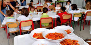 https://www.tp24.it/immagini_articoli/28-02-2025/1740737938-0-marsala-bambino-mangia-pezzi-di-vetro-alla-mensa-scolastica-la-denuncia-di-una-madre.jpg