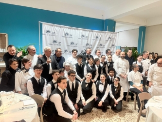 https://www.tp24.it/immagini_articoli/28-02-2026/marsala-cena-stellata-all-istituto-damiani-con-gli-chef-premiati-dalla-michelin-250.jpg