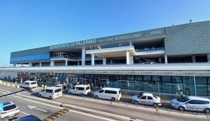https://www.tp24.it/immagini_articoli/28-03-2026/aeroporto-di-palermo-al-via-la-stagione-estiva-105-destinazioni-e-10-nuove-rotte-250.jpg