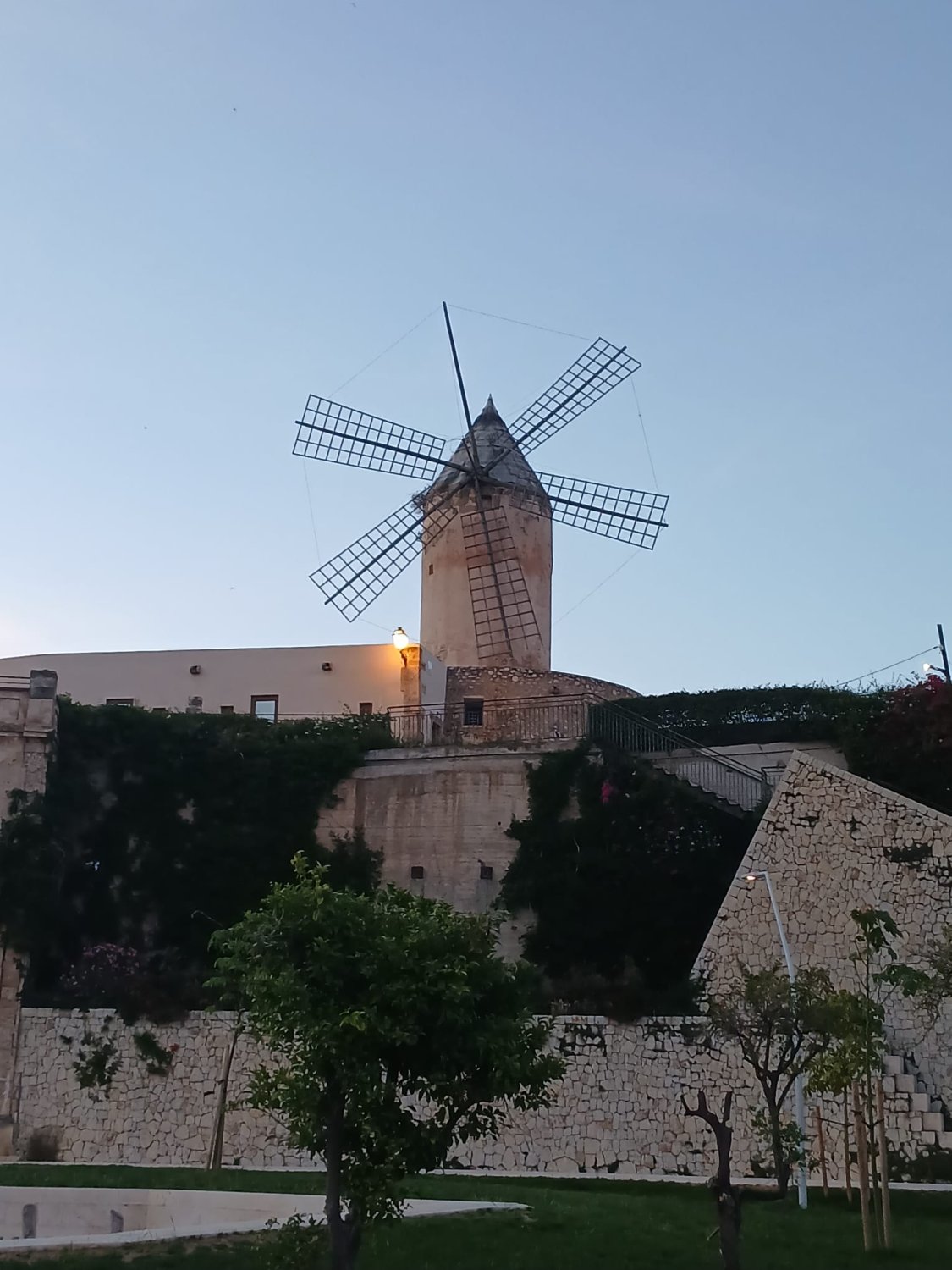https://www.tp24.it/immagini_articoli/28-05-2026/1779972055-0-pantelleria-al-forum-europeo-della-transizione-energetica-delle-isole.jpg
