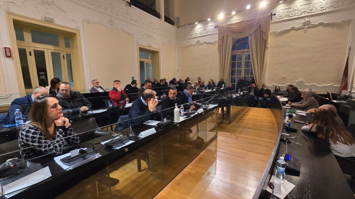 https://www.tp24.it/immagini_articoli/28-05-2026/1780002070-0-trapani-nasce-oltre-e-rigenerazione-nuovo-gruppo-consiliare-nel-caos-decadenze.jpg