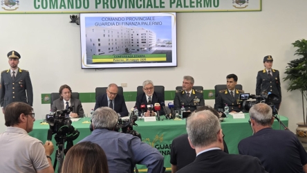 https://www.tp24.it/immagini_articoli/28-05-2026/la-cassaforte-di-messina-denaro-arrestati-giacomo-tamburello-il-figlio-luca-e-maria-antonia-bruno-250.jpg
