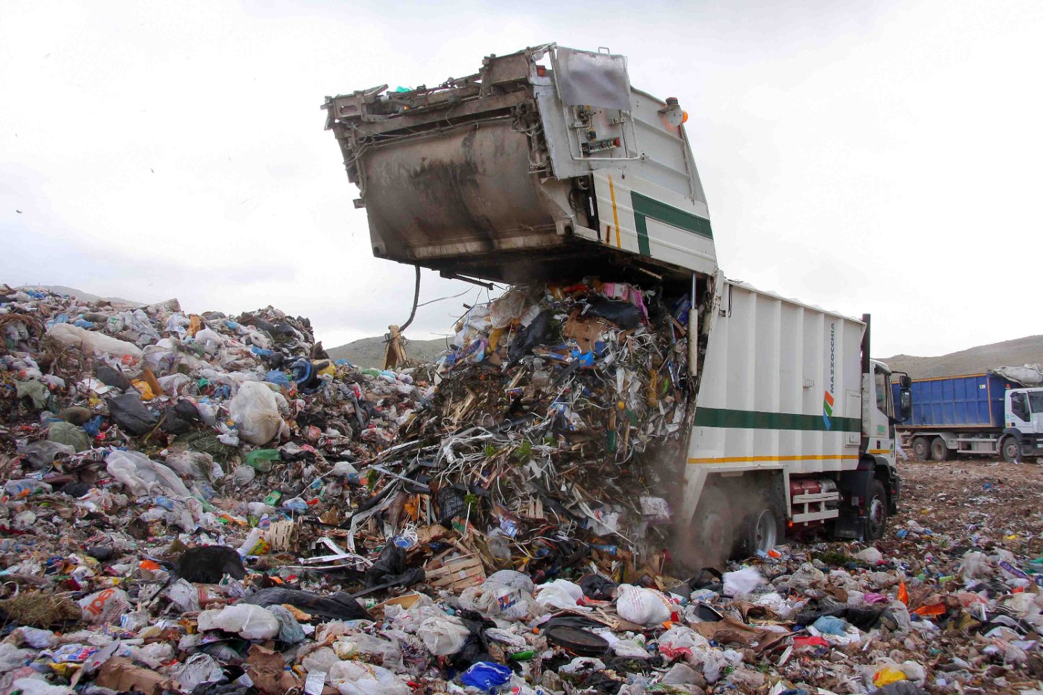 https://www.tp24.it/immagini_articoli/28-06-2026/1782626645-0-rifiuti-dalla-regione-oltre-3-5-milioni-ai-comuni-che-ospitano-le-discariche.jpg