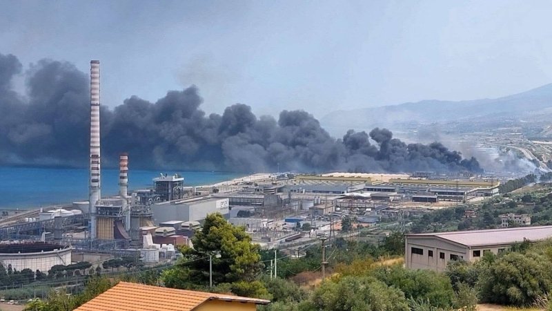 https://www.tp24.it/immagini_articoli/28-07-2026/1785246631-0-incendi-in-sicilia-25-milioni-dalla-regione-le-imprese-ora-lo-stato-di-calamita.jpg