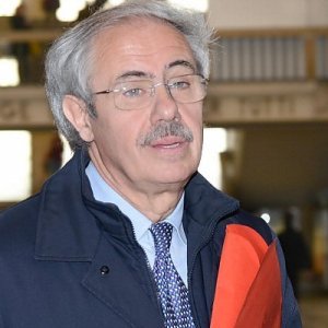 https://www.tp24.it/immagini_articoli/28-07-2026/1785269971-0-sicilia-lombardo-chiama-i-centristi-ma-la-dc-dice-no.jpg