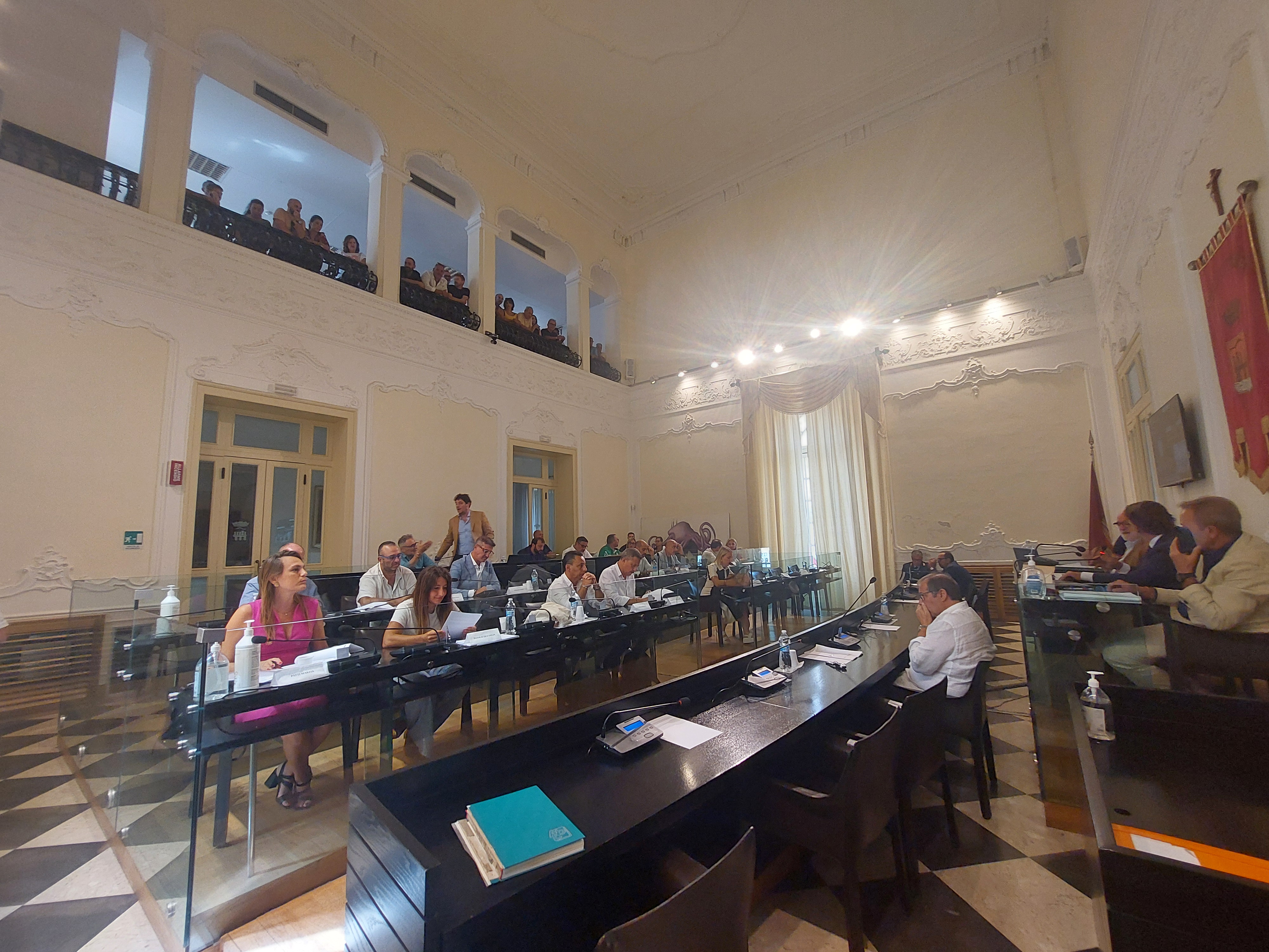 https://www.tp24.it/immagini_articoli/28-08-2025/1756403241-0-trapani-si-alla-commissione-sull-acqua-accuse-di-clientelismo-tensione-in-aula.jpg