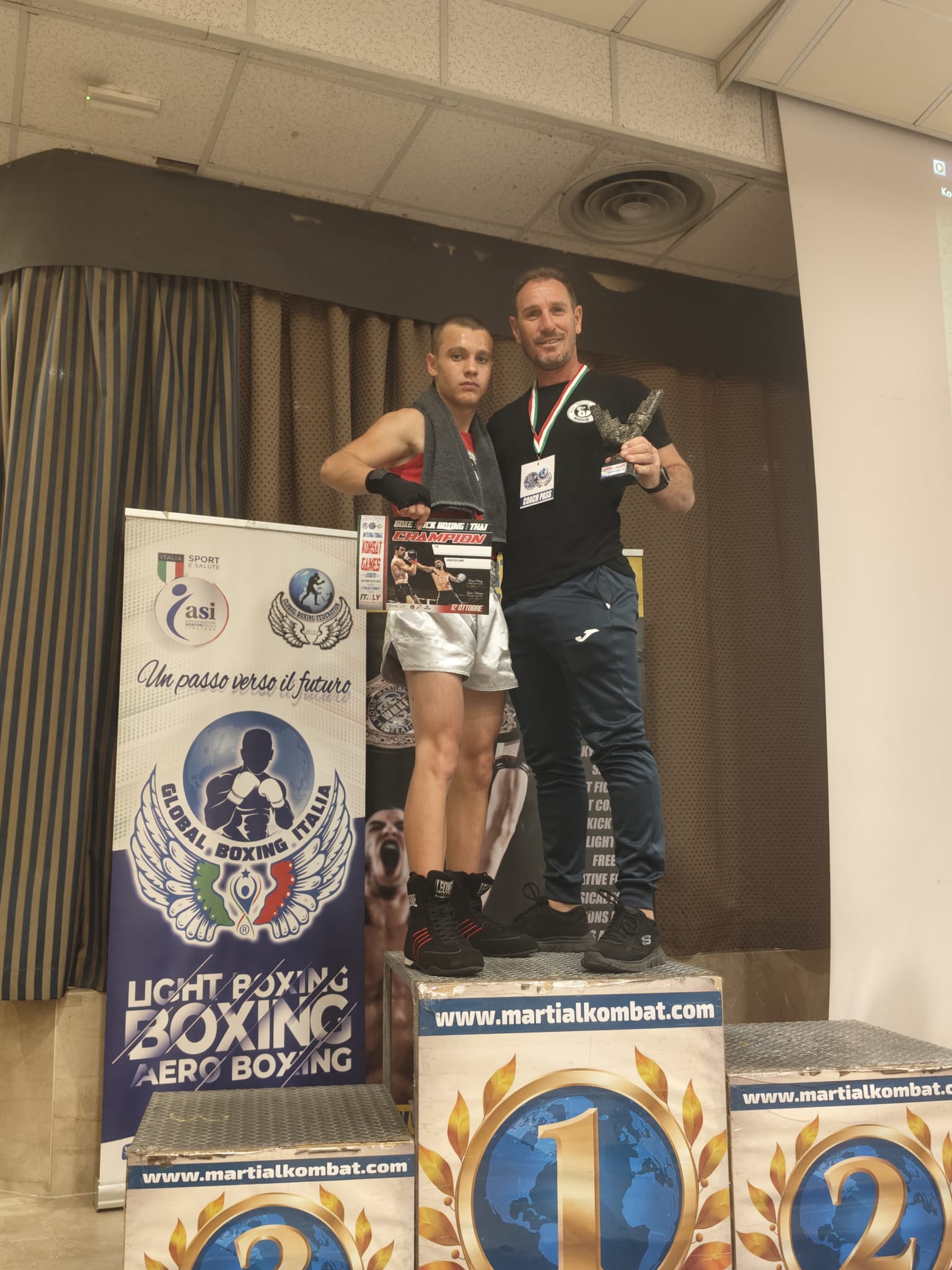 https://www.tp24.it/immagini_articoli/28-10-2025/1761670234-0-kickboxe-giovanvito-sciacca-vince-gli-international-kombat-games-di-palermo.jpg