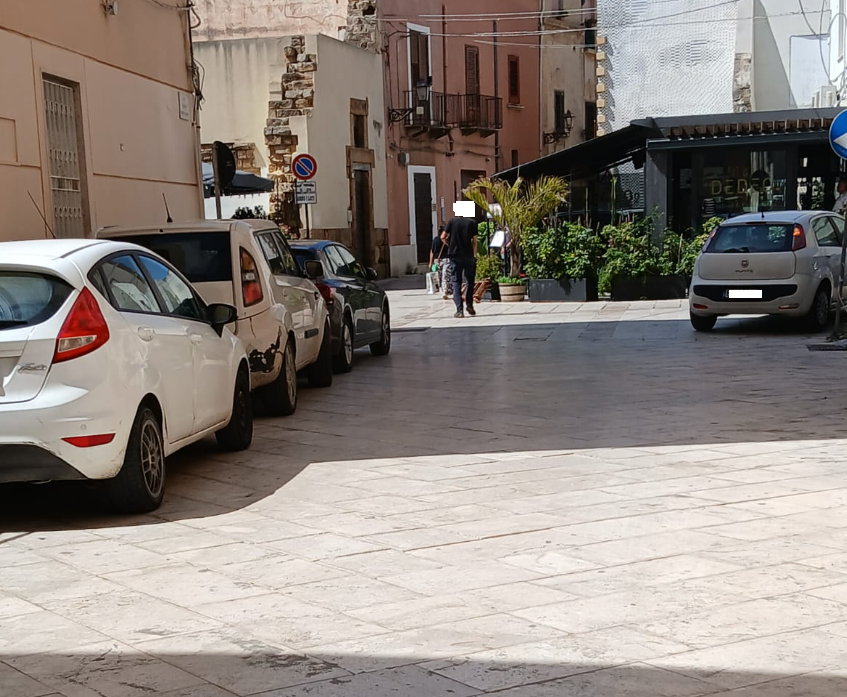 https://www.tp24.it/immagini_articoli/29-05-2025/1748520637-0-marsala-in-via-curatorlo-il-divieto-di-sosta-viene-ignorato-e-cresce-la-tensione-tra-i-cittadini.png