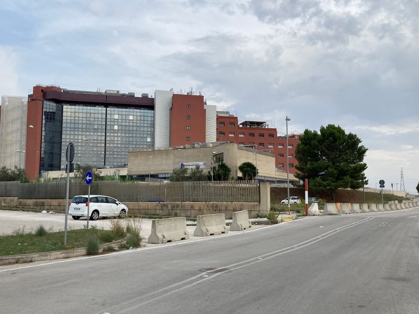 https://www.tp24.it/immagini_articoli/29-05-2026/1780047502-0-marsala-insegnante-denuncia-la-sua-odissea-al-pronto-soccorso-vent-ore-di-attesa-tra-dolore-e-abbandono.jpg