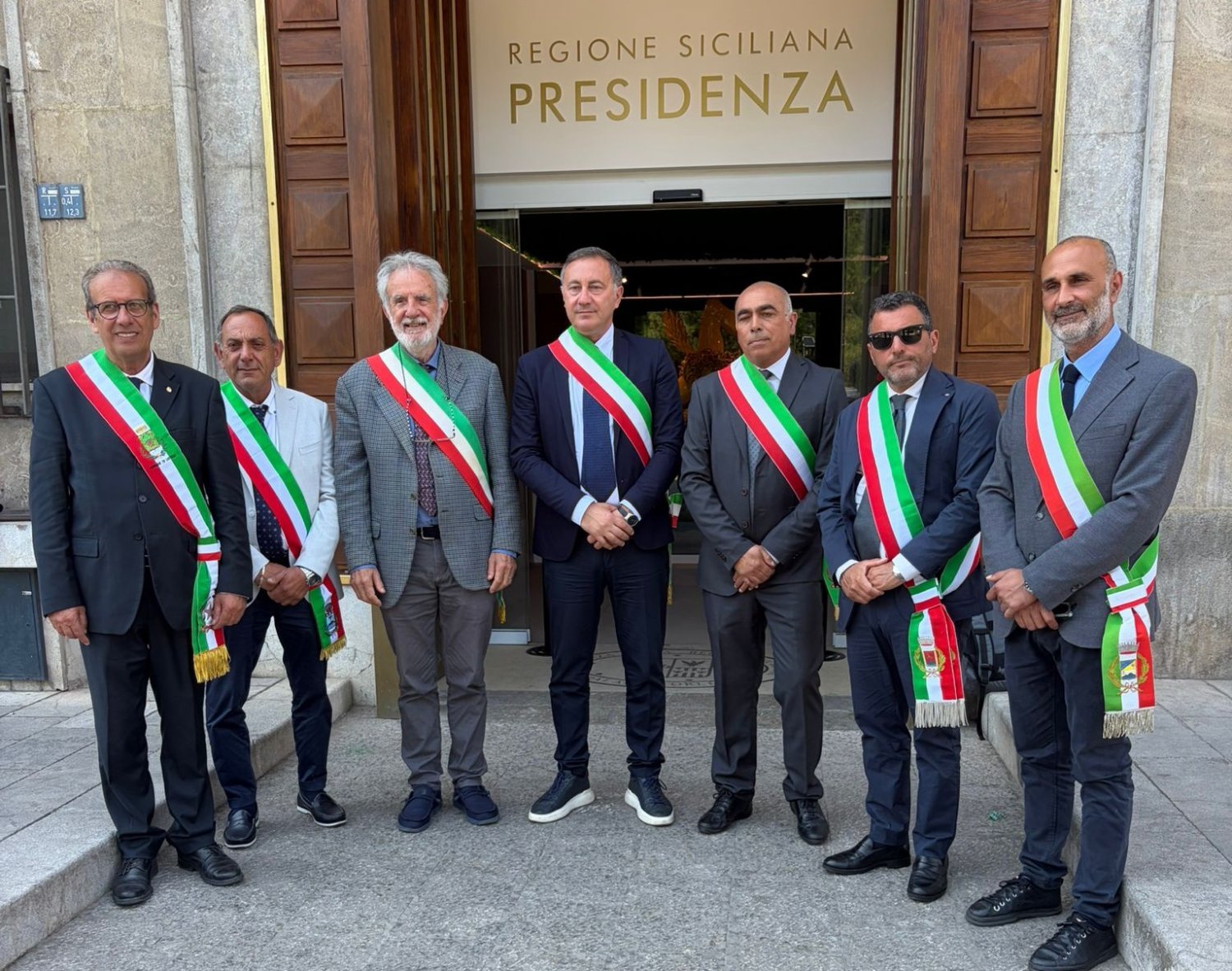 https://www.tp24.it/immagini_articoli/29-05-2026/1780052693-0-isole-minori-incontro-alla-regione-sui-collegamenti-marittimi-e-aerei.jpg