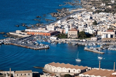 https://www.tp24.it/immagini_articoli/29-05-2026/biblioteche-chinnici-e-safina-pd-sicilia-governo-salvi-il-patrimonio-librario-di-favignana-250.jpg