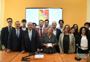 https://www.tp24.it/immagini_articoli/29-05-2026/prestito-d-onore-agli-studenti-universitari-siciliani-le-domande-al-via-dal-4-giugno-250.jpg