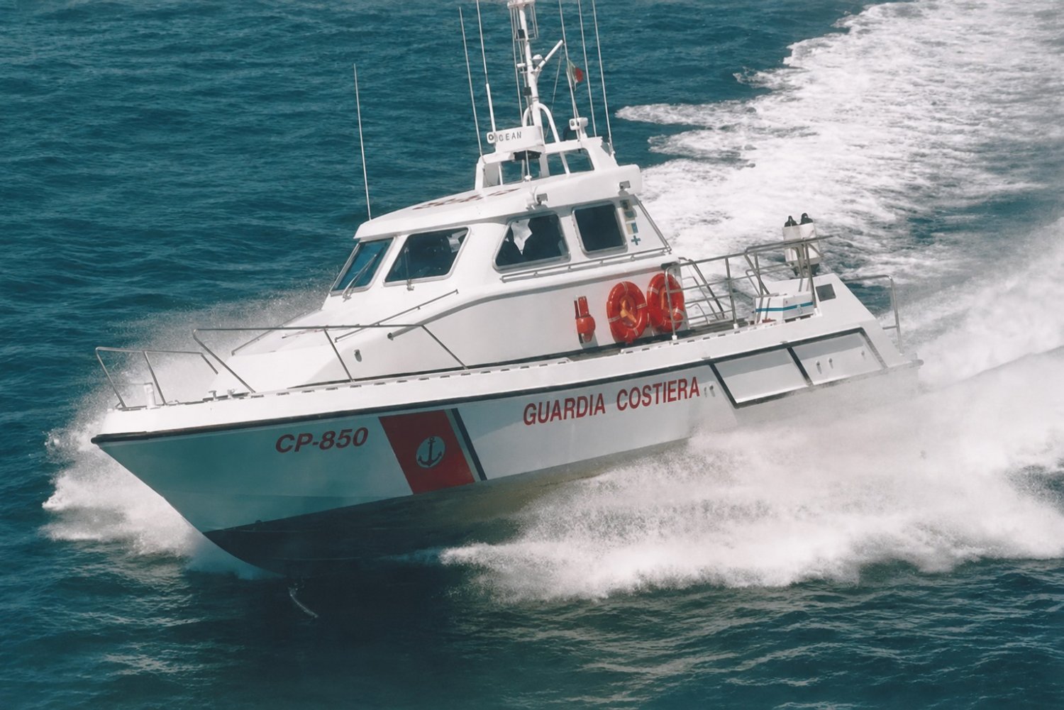 https://www.tp24.it/immagini_articoli/29-06-2026/1782733326-0-mazara-controlli-della-guardia-costiera-tre-lidi-senza-bagnino-sanzioni-in-mare-per-acquascooter.jpg