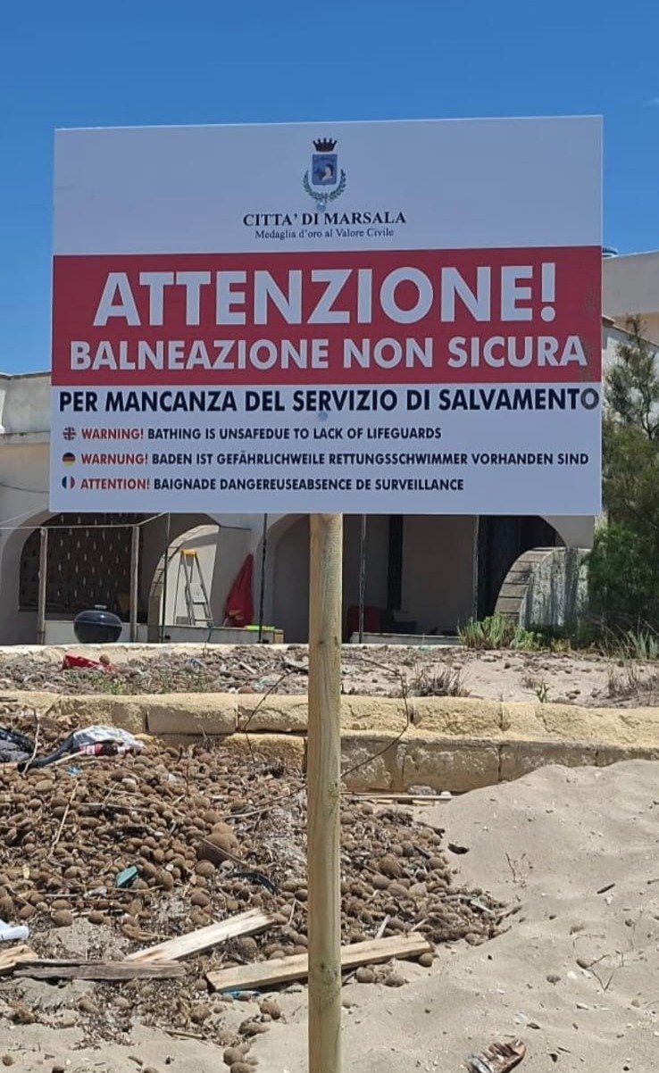 https://www.tp24.it/immagini_articoli/29-06-2026/1782737363-0-marsala-spiagge-senza-bagnini-e-cartelli-con-errori-il-comune-scarica-le-responsabilita-ma.jpg