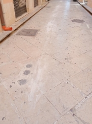 https://www.tp24.it/immagini_articoli/29-06-2026/marsala-via-xi-maggio-e-piazza-della-repubblica-scivolose-dopo-la-perdita-d-olio-e-250.jpg