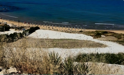 https://www.tp24.it/immagini_articoli/29-06-2026/spiaggia-di-giallonardo-dune-cancellate-e-parcheggio-abusivo-a-pochi-metri-dal-mare-250.jpg