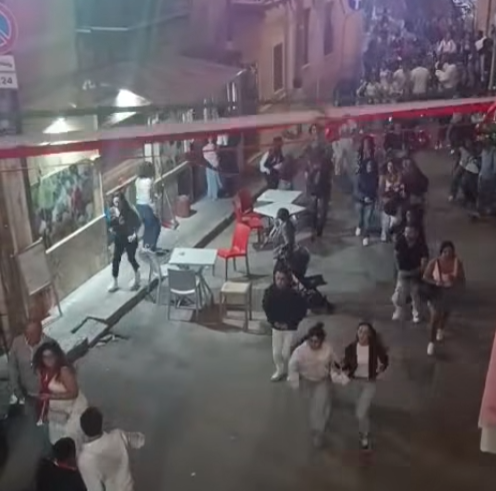 https://www.tp24.it/immagini_articoli/29-09-2025/1759138921-0-rissa-e-spari-alla-festa-patronale-paura-a-palermo.png