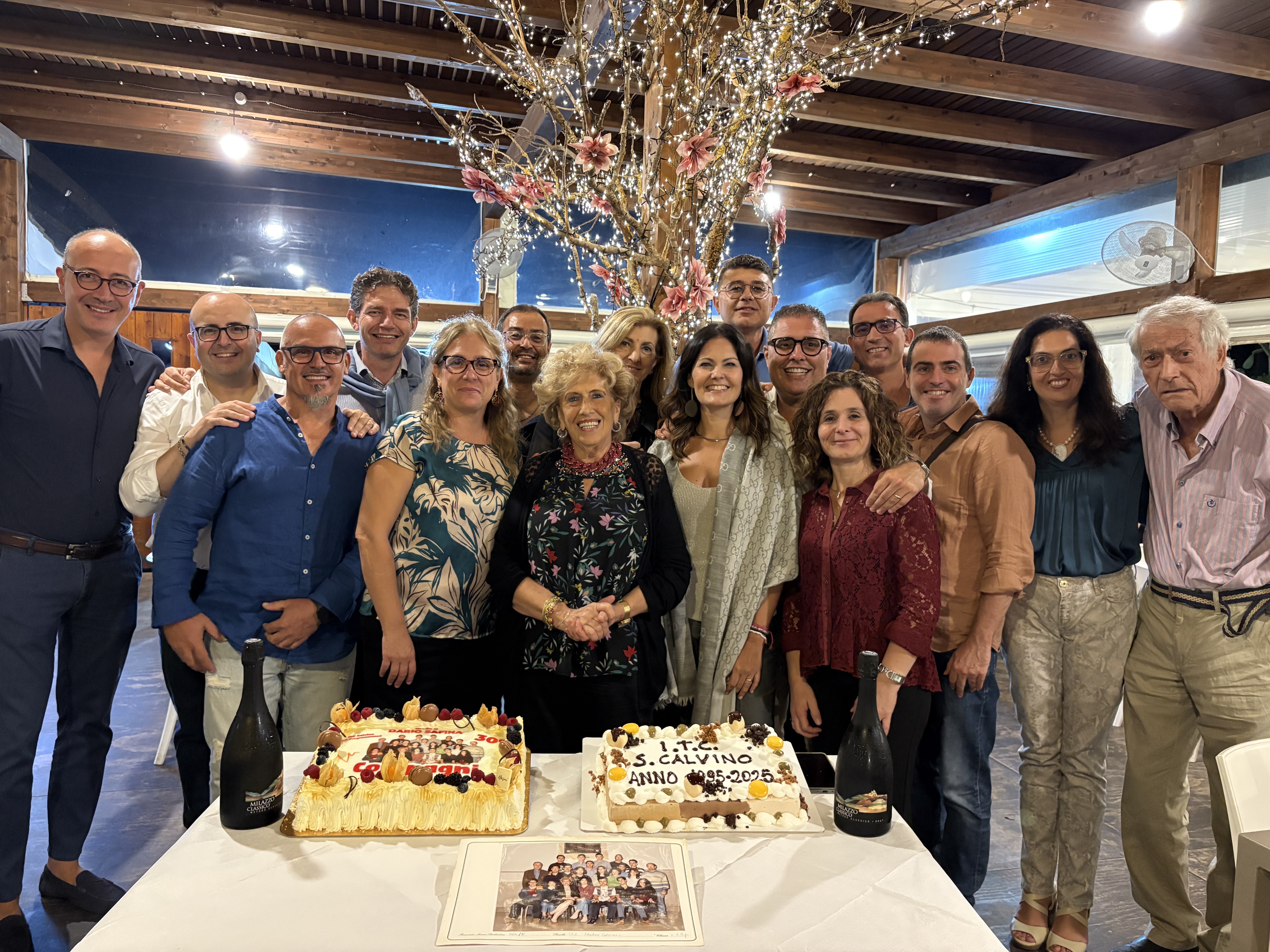 https://www.tp24.it/immagini_articoli/29-09-2025/1759157398-0-trapani-gli-ex-studenti-della-5-a-dell-itc-calvino-insieme-a-trent-anni-dal-diploma.jpg