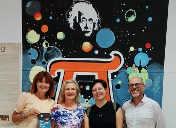 https://www.tp24.it/immagini_articoli/29-09-2026/dal-nord-europa-alle-aule-di-marausa-cornelia-franz-racconta-come-ho-salvato-la-vita-a-einstein-250.jpg