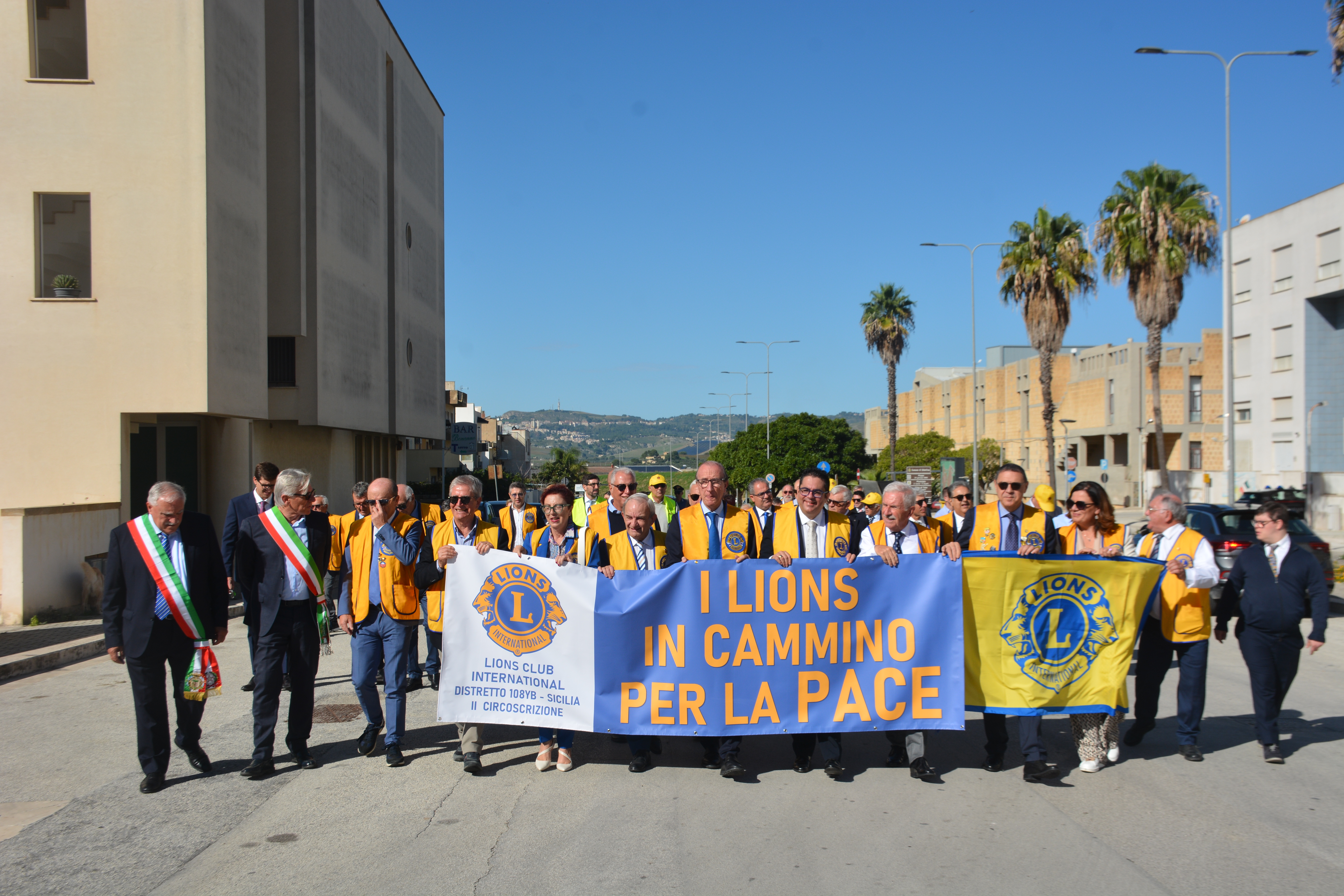 https://www.tp24.it/immagini_articoli/29-10-2025/1761722520-0-i-lions-si-riuniscono-a-gibellina-per-una-giornata-dedicata-alla-pace.jpg