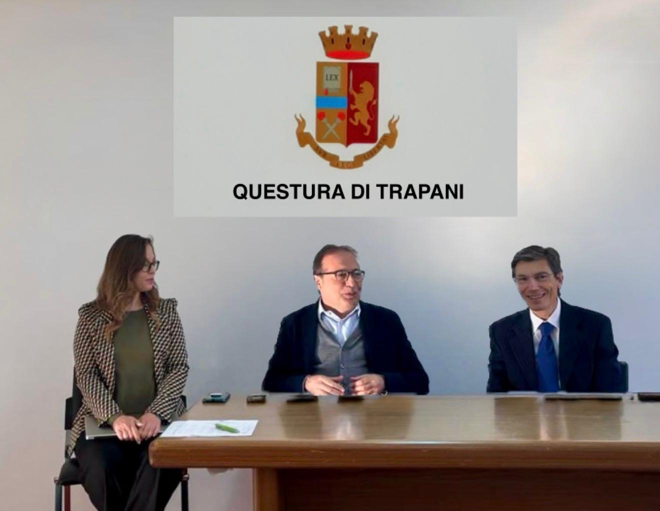https://www.tp24.it/immagini_articoli/29-11-2025/1764373818-0-polizia-e-universita-insieme-a-trapani-parte-il-ciclo-di-lezioni-per-i-poliziotti.jpg