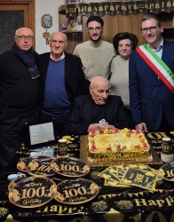 https://www.tp24.it/immagini_articoli/30-01-2026/andrea-carollo-e-il-terzo-centenario-festeggiato-a-castellammare-in-un-mese-250.jpg
