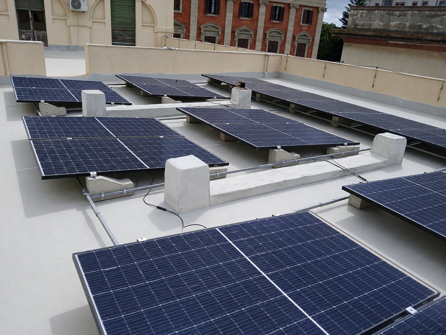 https://www.tp24.it/immagini_articoli/30-04-2026/1777565117-0-sul-palazzo-storico-delle-poste-a-trapani-il-piu-grande-fotovoltaico-aziendale-della-provincia.jpg