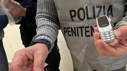https://www.tp24.it/immagini_articoli/30-05-2026/cellulari-in-carcere-e-reato-anche-senza-sim-il-caso-di-un-detenuto-di-alcamo-250.jpg