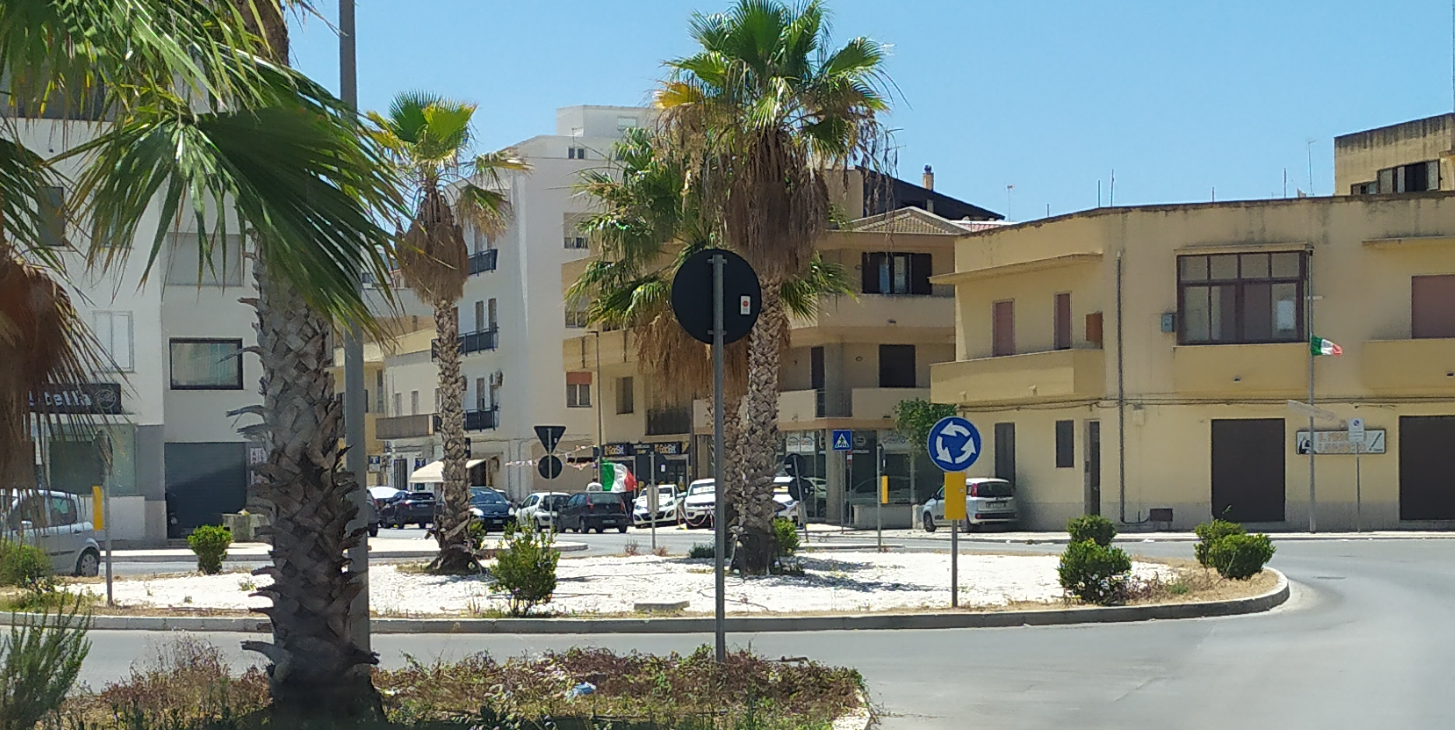 https://www.tp24.it/immagini_articoli/30-06-2025/1751266296-0-marsala-rischio-incidenti-alla-alla-rotatoria-dello-stadio-manca-il-segnale-di-precedenza.png