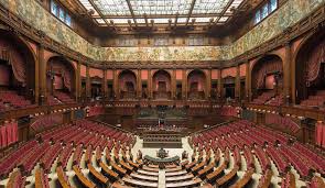 https://www.tp24.it/immagini_articoli/30-06-2025/1751315351-0-parlamento-a-riposo-il-venerdi-la-proposta-accende-il-dibattito.jpg