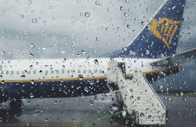 https://www.tp24.it/immagini_articoli/30-06-2026/1782794314-0-maltempo-paura-sul-volo-trapani-bologna-aereo-ryanair-dirottato-passeggeri-bloccati.jpg