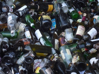 https://www.tp24.it/immagini_articoli/30-06-2026/la-sicilia-ultima-nella-raccolta-differenziata-del-vetro-28-6-kg-per-abitante-250.jpg