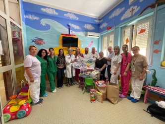 https://www.tp24.it/immagini_articoli/30-06-2026/le-acli-sicilia-in-corsia-la-stanza-dei-sorrisi-nei-reparti-pediatrici-250.jpg
