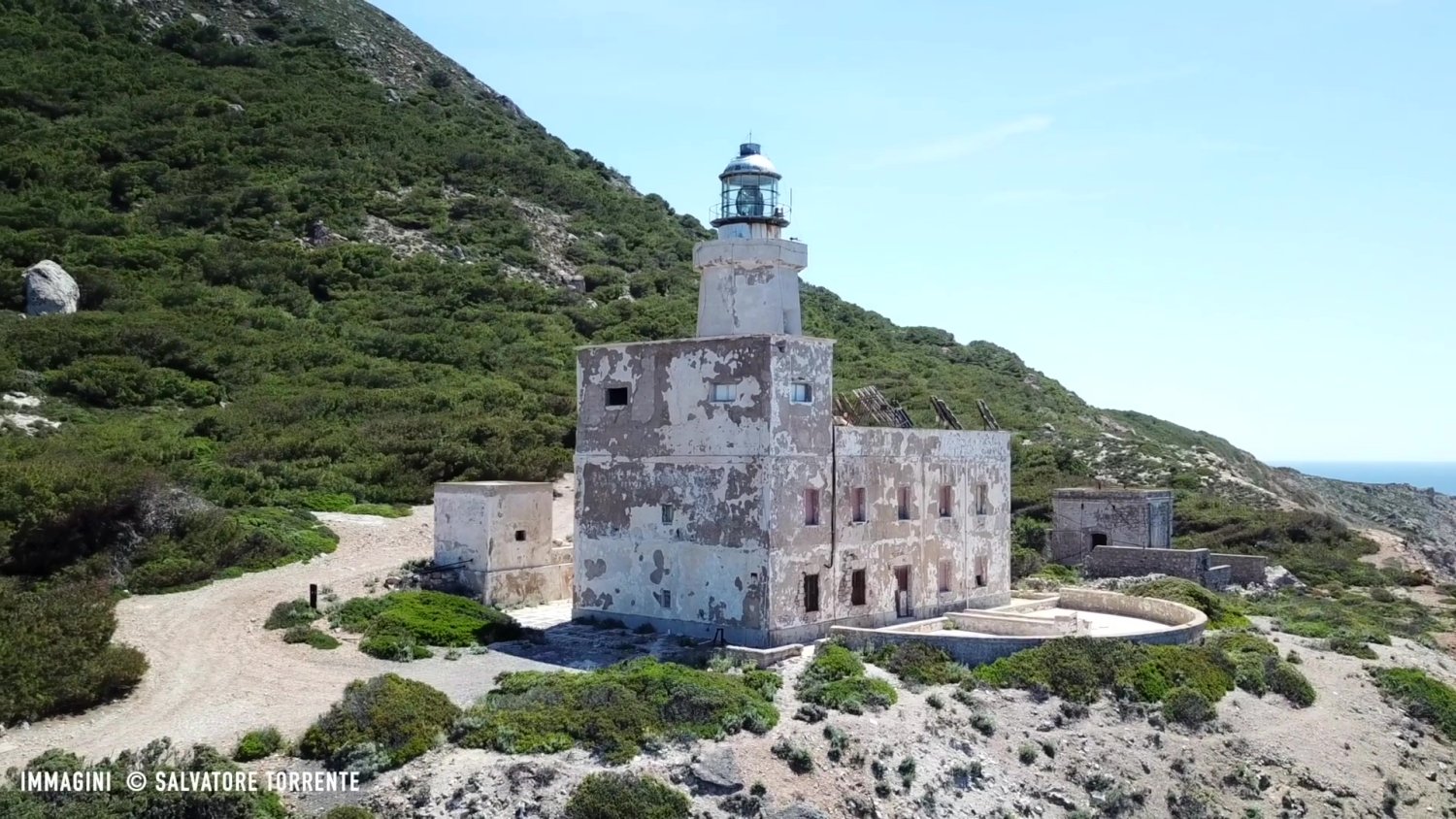 https://www.tp24.it/immagini_articoli/30-07-2026/1785406105-0-marettimo-si-mobilita-per-salvare-il-faro-di-punta-libeccio.jpg