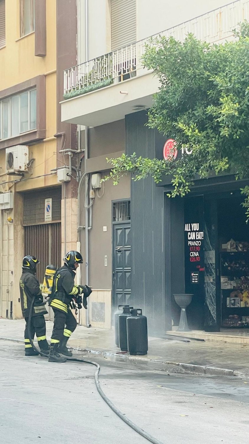 https://www.tp24.it/immagini_articoli/30-07-2026/1785436404-0-incendio-in-un-ristorante-sushi-di-marsala-intervengono-i-vigili-del-fuoco.jpg