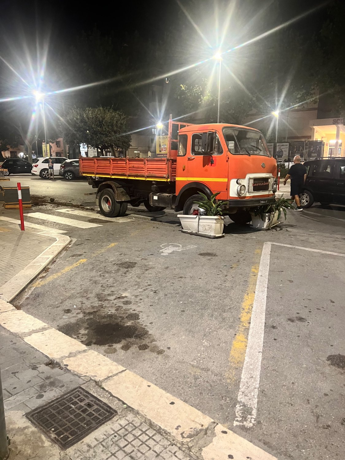 https://www.tp24.it/immagini_articoli/30-07-2026/1785447093-0-paura-a-marsala-camion-fuori-controllo-a-piazza-inam.jpg