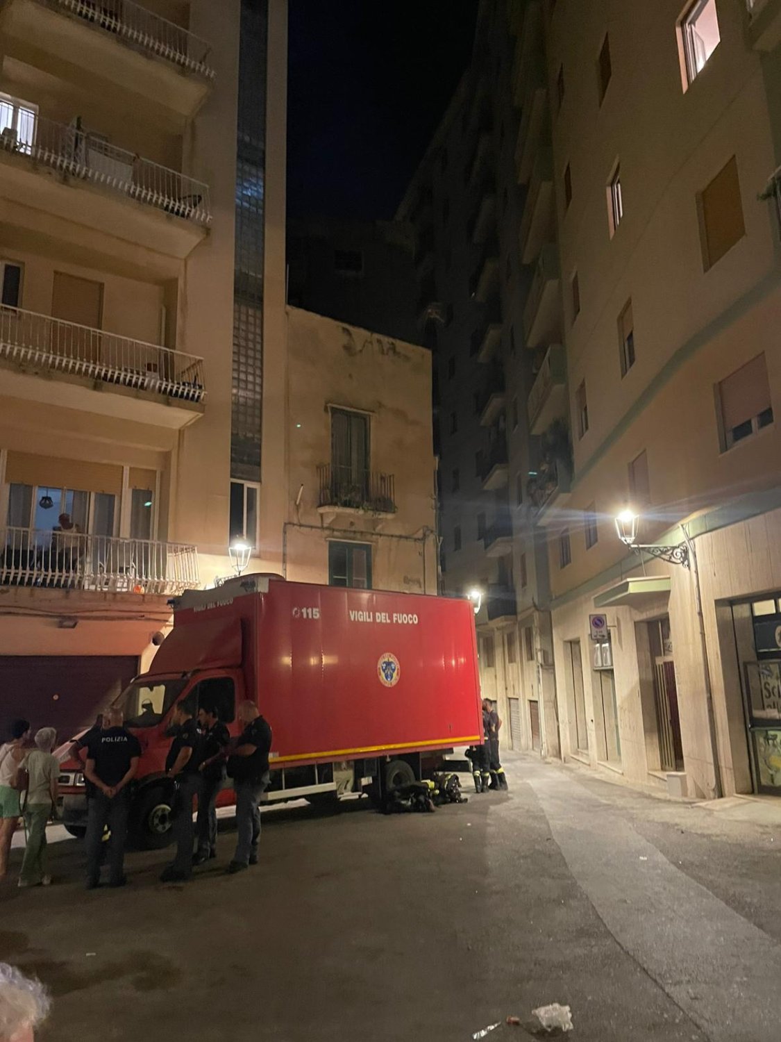https://www.tp24.it/immagini_articoli/30-08-2026/1788070963-0-trapani-fuga-di-gas-in-una-palazzina-del-centro-intervengono-i-vigili-del-fuoco.jpg
