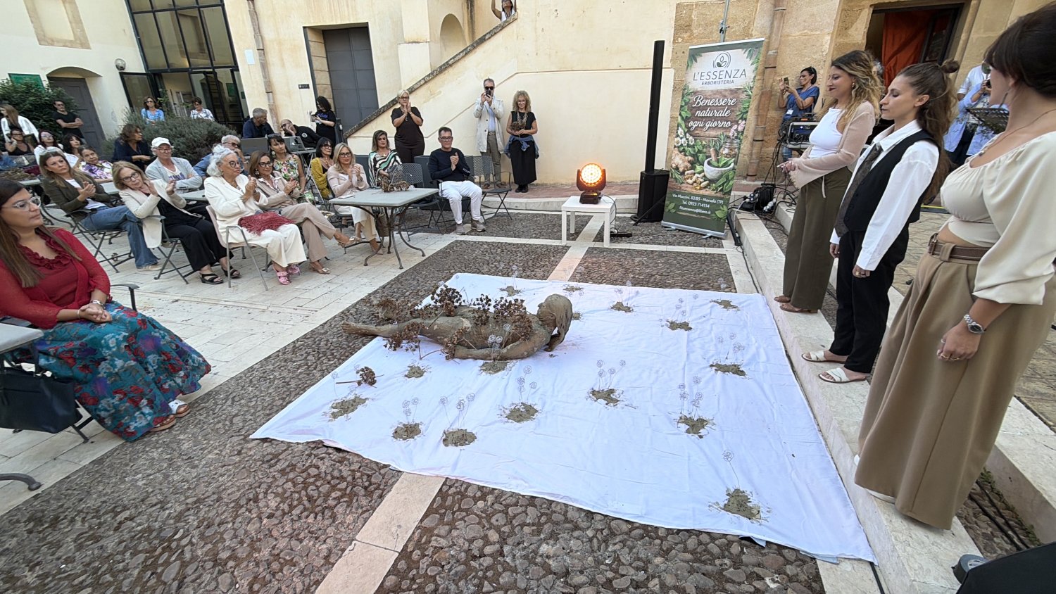 https://www.tp24.it/immagini_articoli/30-09-2026/1790764154-0-tempo-di-poesia-festival-a-marsala-la-studentessa-michelle-vizzari-vince-con-tra-due-voci.jpg